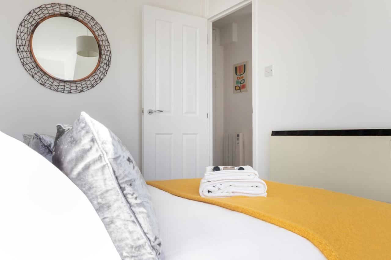 Castle Reach Apartment โคล์เชสเตอร์ ภายนอก รูปภาพ