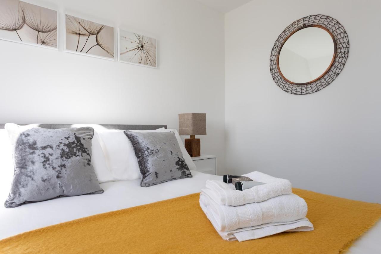 Castle Reach Apartment โคล์เชสเตอร์ ภายนอก รูปภาพ